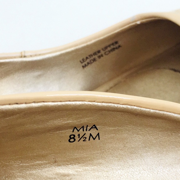 Tahari Patent Pointed Kitten Heels - Picture 6 of 7